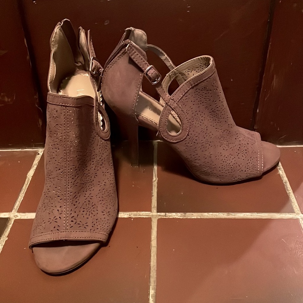Mauve color heels only wore 3 times